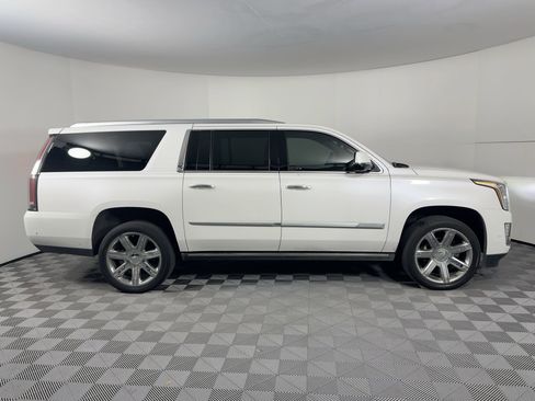Used 2019 Cadillac Escalade ESV Premium Luxury image 8
