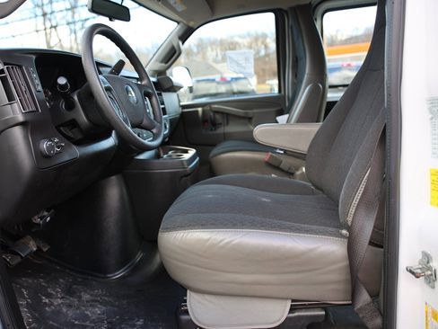 Used 2024 Chevrolet Express 2500 w/ Driver Convenience Package image 17