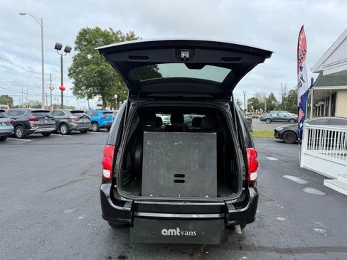 Used 2014 Dodge Grand Caravan SXT FWD image 29