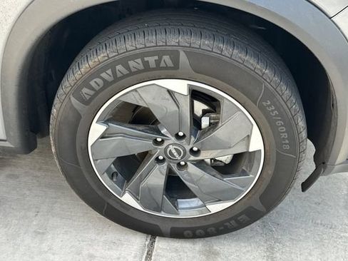 Used 2025 Nissan Rogue SV AWD/4WD image 11