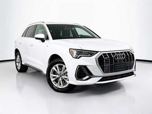 Used 2024 Audi Q3 2.0T Premium image 1