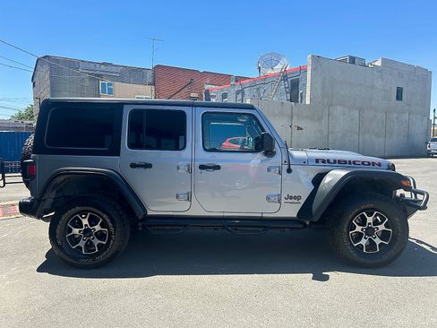 Used 2018 Jeep Wrangler Unlimited Rubicon AWD/4WD image 2