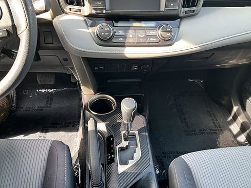 Used 2015 Toyota RAV4 XLE AWD/4WD image 9