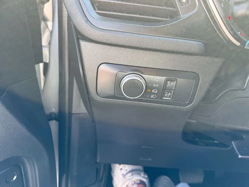 Used 2020 Ford Escape SE image 14