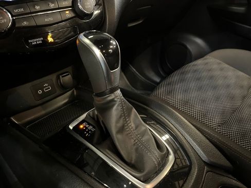 Used 2021 Nissan Rogue Sport SV AWD/4WD image 21