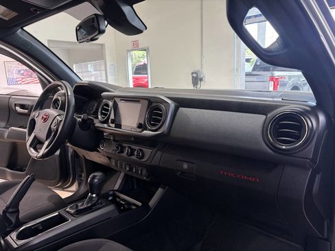 Used 2018 Toyota Tacoma TRD Off-Road w/ Technology Package image 30