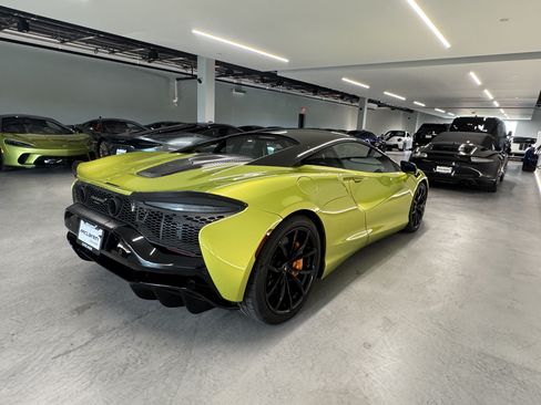Used 2023 McLaren Artura RWD image 5