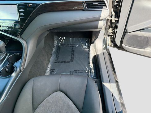Used 2019 Toyota Camry LE FWD image 16