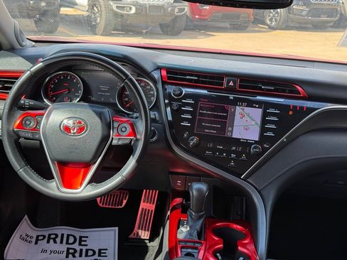 Used 2018 Toyota Camry XLE image 17