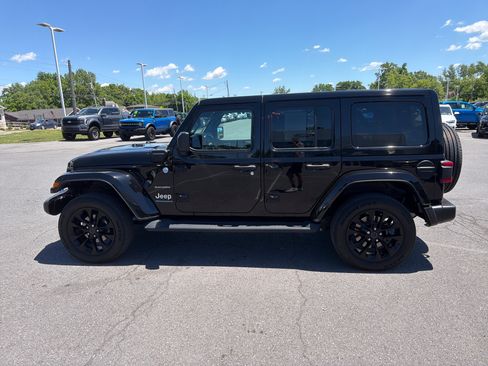 Used 2024 Jeep Wrangler Unlimited Sahara w/ Safety Group AWD/4WD image 7