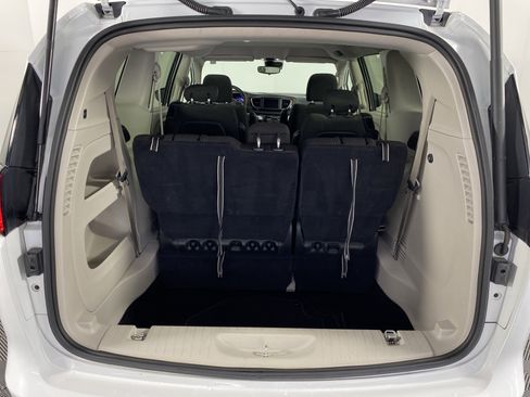 Used 2023 Chrysler Voyager LX FWD image 33