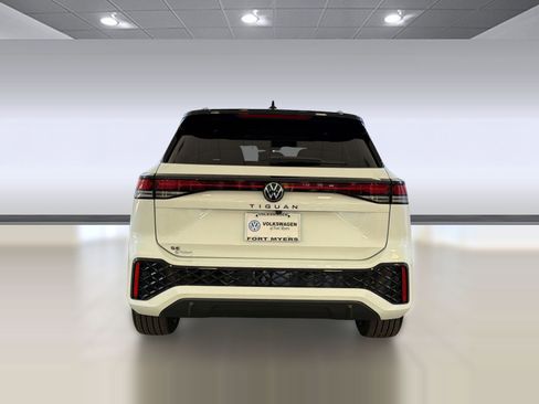 New 2026 Volkswagen Tiguan SE R-Line FWD image 10