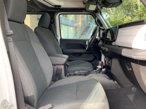 Used 2025 Jeep Wrangler Sahara image 35