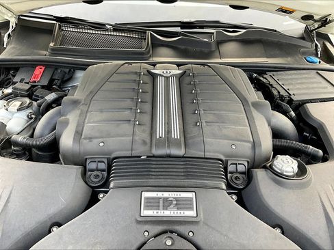 Used 2017 Bentley Bentayga AWD/4WD image 28