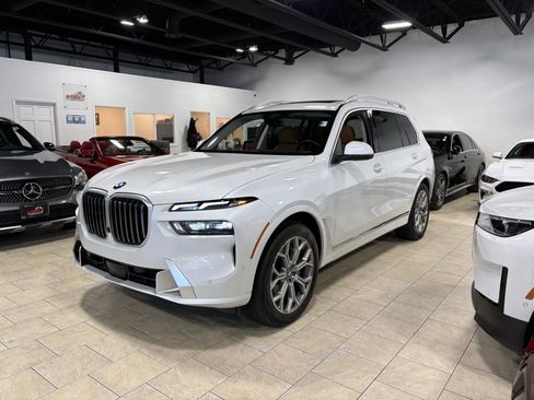Used 2023 BMW X7 xDrive40i w/ Premium Package AWD/4WD image 10