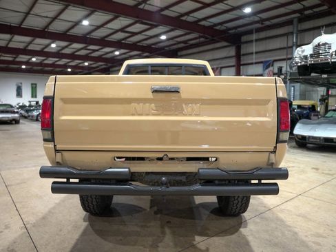 Used 1986 Nissan Pickup 4x4 King Cab image 7