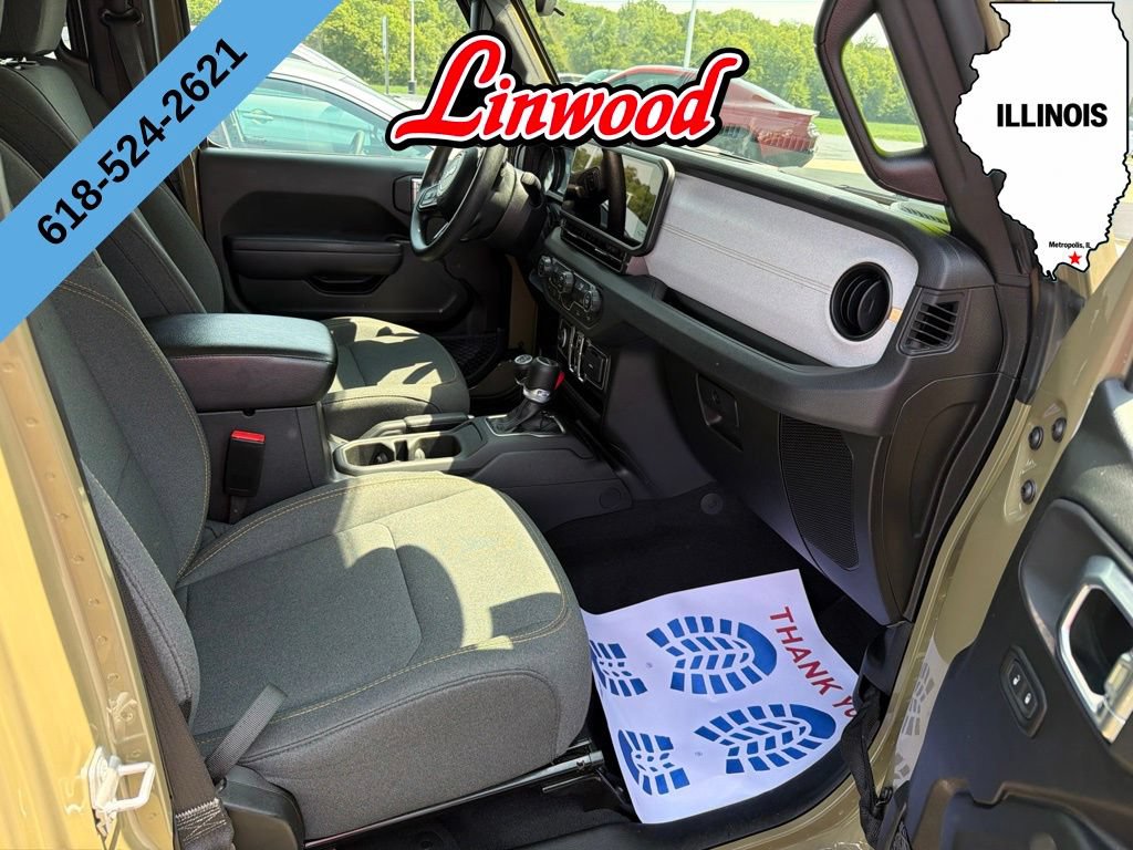 Used 2025 Jeep Gladiator Sport AWD/4WD image 8