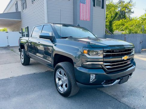 Used 2017 Chevrolet Silverado 1500 LTZ Z71 AWD/4WD image 4