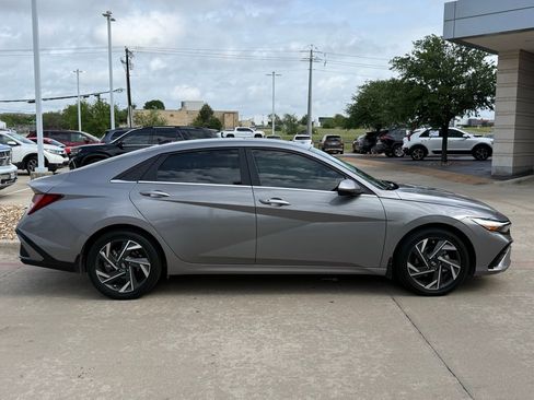 Used 2024 Hyundai Elantra SEL w/ Convenience Package image 6
