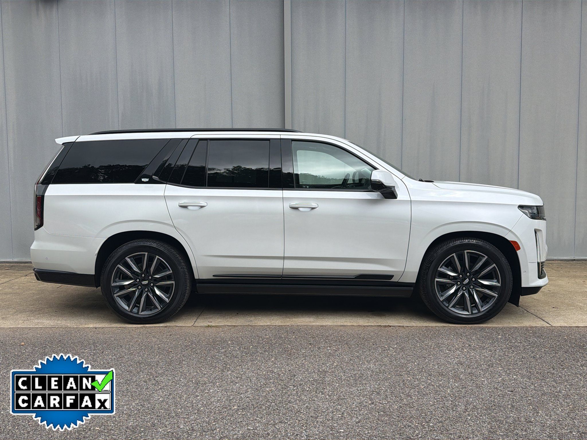 Used 2022 Cadillac Escalade Sport Platinum w/ Heavy-Duty Trailer Package AWD/4WD image 2