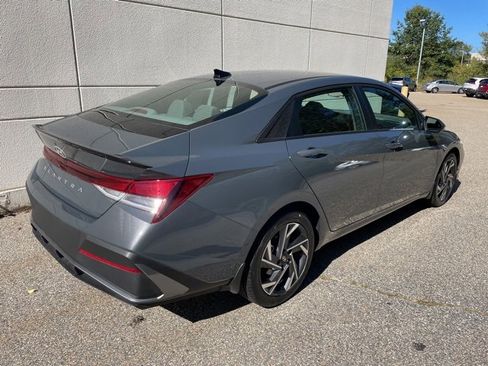 Used 2025 Hyundai Elantra Sport image 7