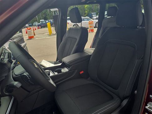 New 2025 Jeep Grand Cherokee Laredo image 16