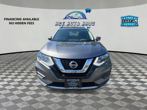 Used 2017 Nissan Rogue SV image 2