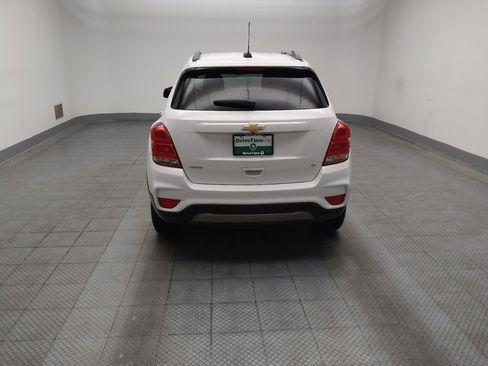 Used 2019 Chevrolet Trax LT w/ LT Convenience Package FWD image 6