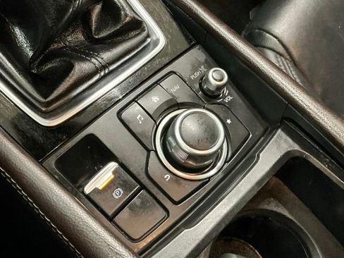 Used 2018 MAZDA MAZDA3 Touring image 21