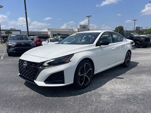 Used 2025 Nissan Altima 2.5 SR FWD image 9