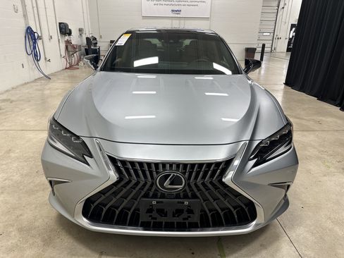Used 2024 Lexus ES 350 Ultra Luxury w/ Accessory Package (Z2) FWD image 3