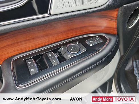 Used 2018 Lincoln Navigator L Reserve w/ Technology Package image 12