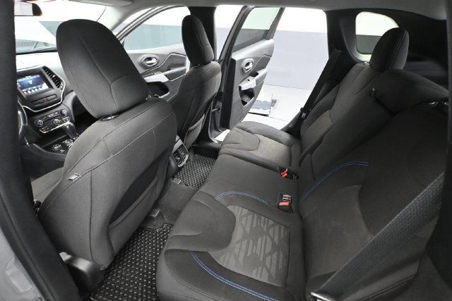 Used 2019 Jeep Cherokee Latitude AWD/4WD image 29