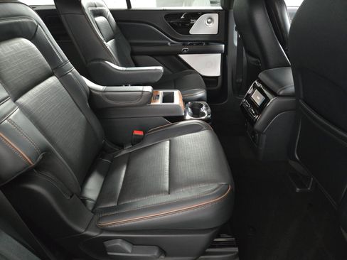 Certified 2025 Lincoln Aviator Black Label image 16