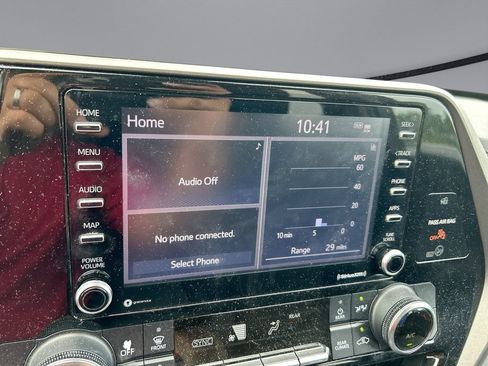 Used 2022 Toyota Highlander L FWD image 11