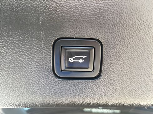 Used 2021 Chevrolet Traverse LT w/ LPO, Floor Liner Package AWD/4WD image 9