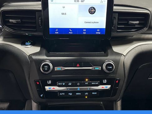 Used 2020 Ford Explorer XLT w/ Comfort Package AWD/4WD image 17