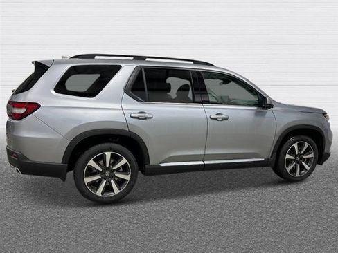 New 2025 Honda Pilot Touring image 9