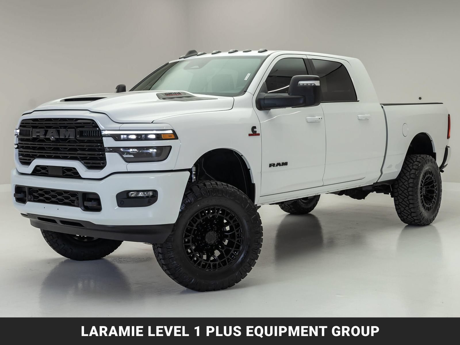 Used 2025 RAM 2500 Laramie w/ Night Edition AWD/4WD image 5