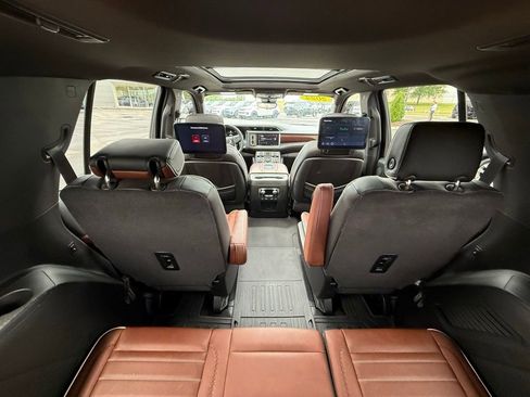 Used 2024 GMC Yukon Denali Ultimate AWD/4WD image 5