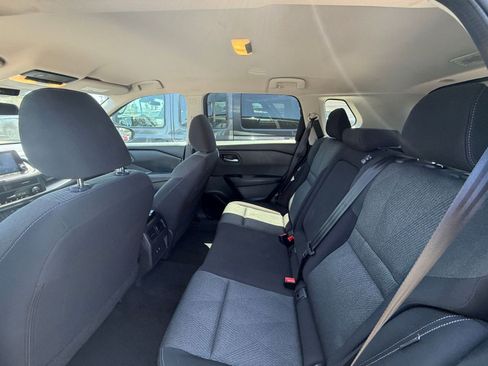 Used 2025 Nissan Rogue SV FWD image 28