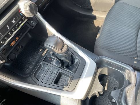 Used 2019 Toyota RAV4 LE w/ All Weather Liner Package AWD/4WD image 21