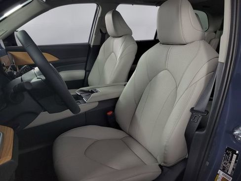 Used 2026 Toyota Grand Highlander Limited image 14