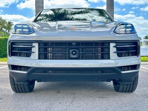 Used 2026 Porsche Cayenne Coupe image 3