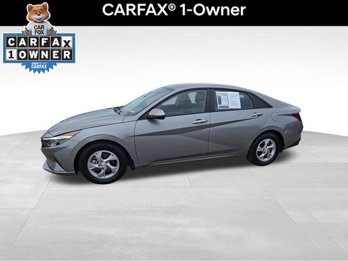 Used 2023 Hyundai Elantra SE w/ Winter Weather Package image 4