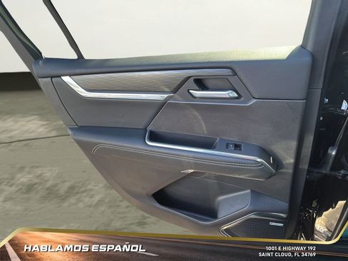 Used 2025 GMC Acadia Elevation image 25