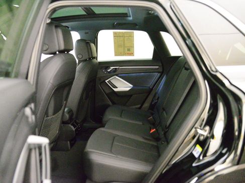 Used 2025 Audi Q5 Premium w/ Convenience Package AWD/4WD image 11