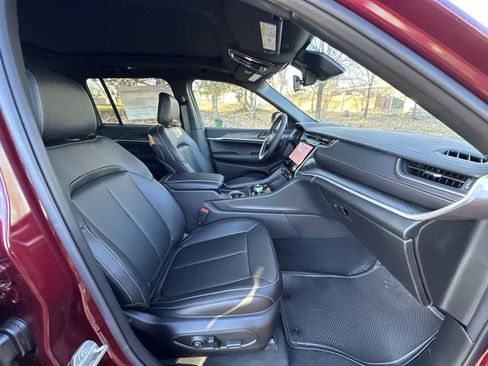 New 2025 Jeep Grand Cherokee Limited w/ Black Appearance Package image 25