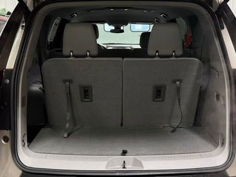 Used 2023 GMC Acadia SLE image 10