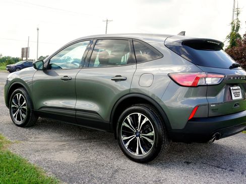 Used 2021 Ford Escape SE w/ SE Sport Appearance Package image 18